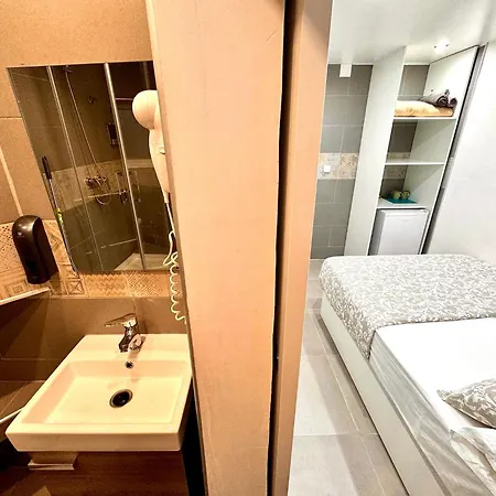 Nuevas Con Bano Privado Frente Al Metro St Mwc Barcelona-fira
