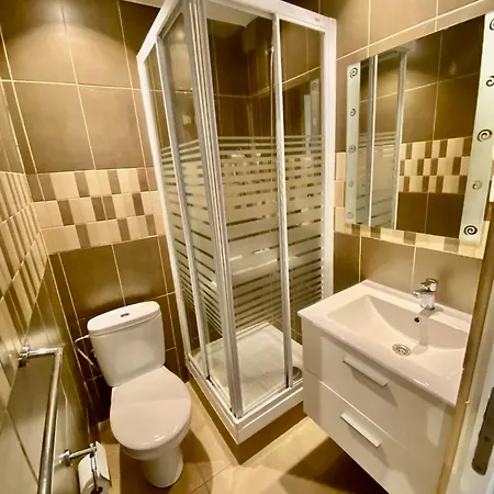 Nuevas Con Bano Privado Frente Al Metro St Mwc Barcelona-fira Διαμέρισμα