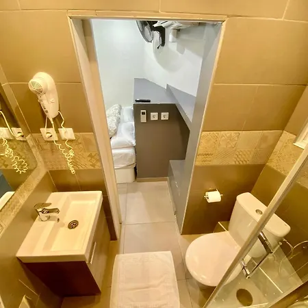 Nuevas Con Bano Privado Frente Al Metro St Mwc Barcelona-fira 오스피탈레트 데 요브레가트