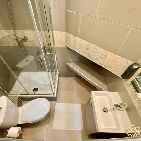 Nuevas Con Bano Privado Frente Al Metro St Mwc Barcelona-fira 아파트