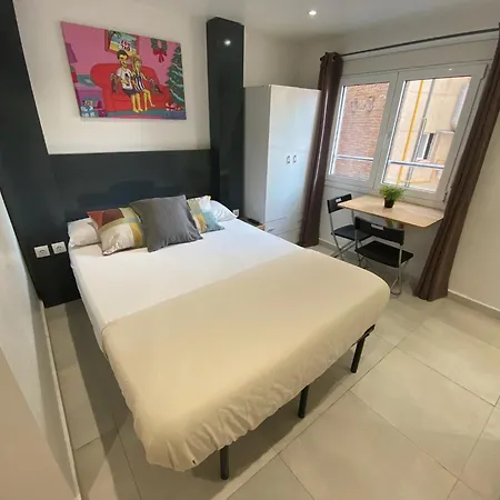 Nuevas Con Bano Privado Frente Al Metro St Mwc Barcelona-fira 아파트 *