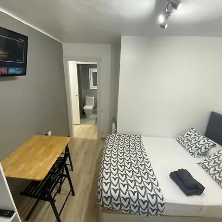 아파트 Nuevas Con Bano Privado Frente Al Metro St Mwc Barcelona-fira *