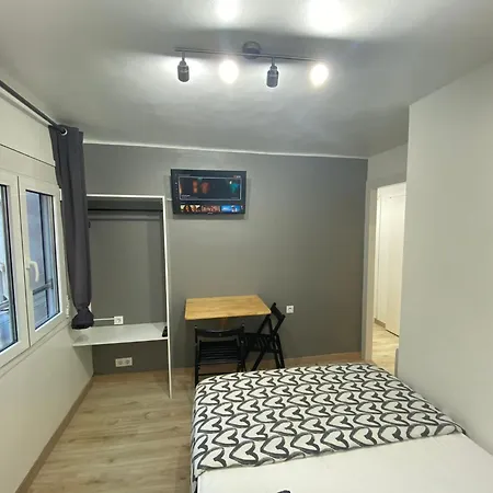 Nuevas Con Bano Privado Frente Al Metro St Mwc Barcelona-fira